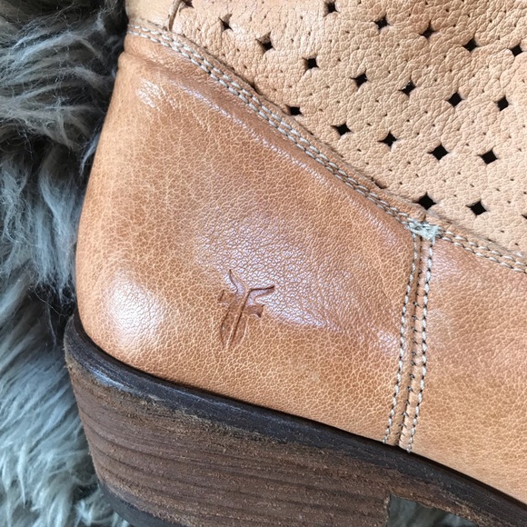 Frye Carson Boot Leather Perforated Leather Cow - Picture 6 of 8